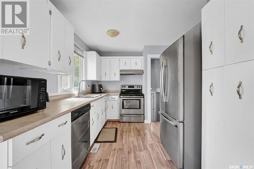 3515 Fairlight Drive, Saskatoon, SK - Indoor Photo Showing Kitchen