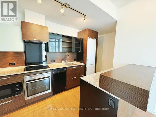 1601 - 75 St Nicholas Street, Toronto (Bay Street Corridor), ON - Indoor Photo Showing Kitchen