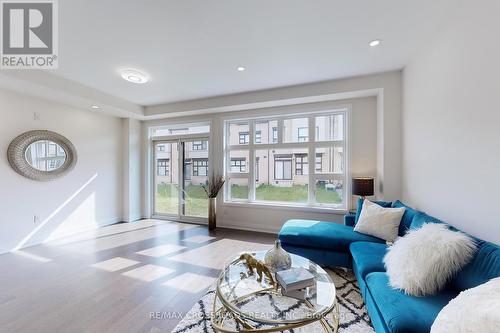 31 Causland Lane, Richmond Hill (Devonsleigh), ON - Indoor Photo Showing Living Room