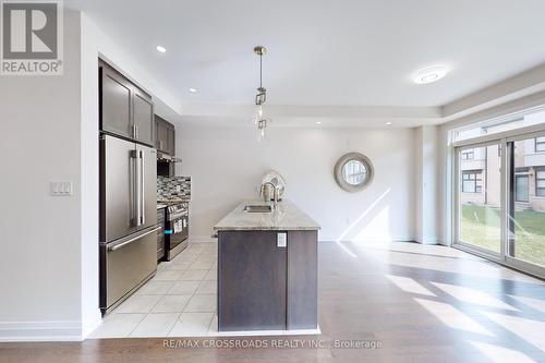 31 Causland Lane, Richmond Hill (Devonsleigh), ON - Indoor Photo Showing Kitchen