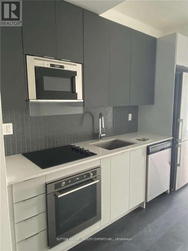 906 - 2908 Hwy 7 Road, Vaughan, ON - Indoor Photo Showing Kitchen With Double Sink With Upgraded Kitchen