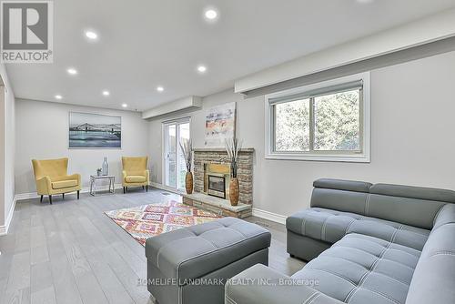 77 Briarwood Road, Markham, ON - Indoor Photo Showing Living Room