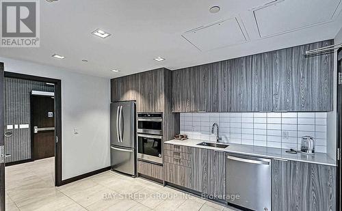 2906 - 6 Sonic Way, Toronto (Flemingdon Park), ON - Indoor Photo Showing Kitchen With Upgraded Kitchen