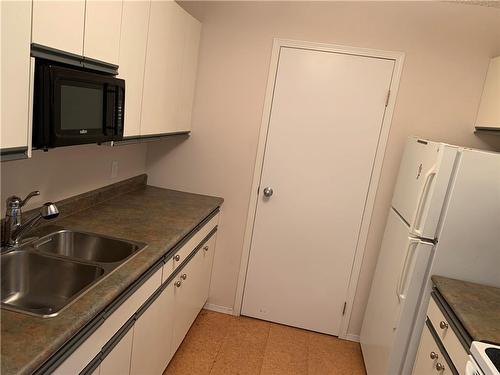 1 1103 3Rd Street S, Swan River, MB - Indoor Photo Showing Kitchen With Double Sink