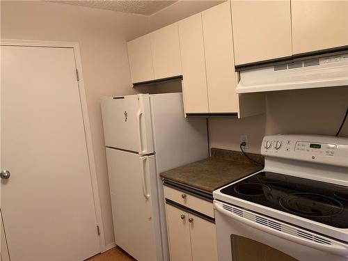 1 1103 3Rd Street S, Swan River, MB - Indoor Photo Showing Kitchen