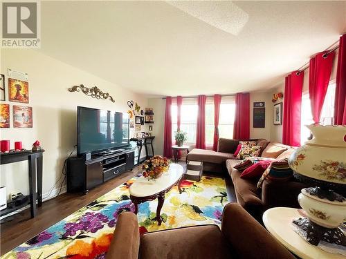 3265 Front Road Unit#8, Hawkesbury, ON - Indoor Photo Showing Living Room