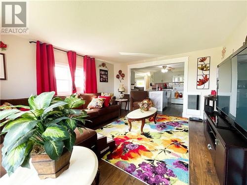 3265 Front Road Unit#8, Hawkesbury, ON - Indoor Photo Showing Living Room