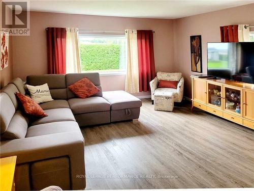 10 - 3265 Front Road, Prescott And Russell, ON - Indoor Photo Showing Living Room