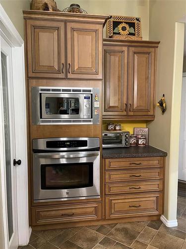 3 83 Highway, Swan River, MB - Indoor Photo Showing Kitchen