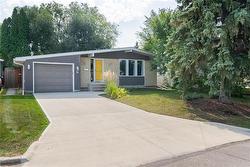 18 Blue Spruce CR  Winnipeg, MB R2M 4C2