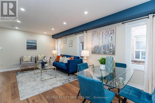 2425 Lazio Lane, Oakville (West Oak Trails), ON - Indoor Photo Showing Living Room