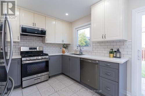 2425 Lazio Lane, Oakville (West Oak Trails), ON - Indoor Photo Showing Kitchen