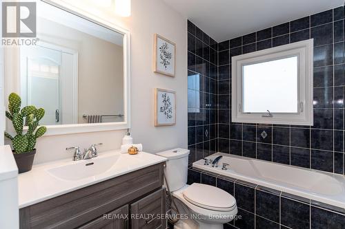 2425 Lazio Lane, Oakville (West Oak Trails), ON - Indoor Photo Showing Bathroom