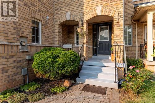 2425 Lazio Lane, Oakville (West Oak Trails), ON - Outdoor