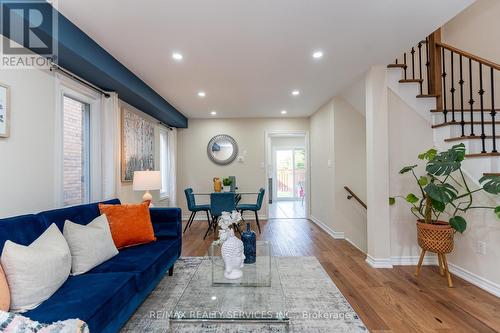 2425 Lazio Lane, Oakville (West Oak Trails), ON - Indoor Photo Showing Living Room