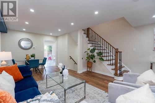 2425 Lazio Lane, Oakville (West Oak Trails), ON - Indoor Photo Showing Living Room