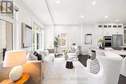 350 Willard Avenue, Toronto (Runnymede-Bloor West Village), ON - Indoor Photo Showing Living Room