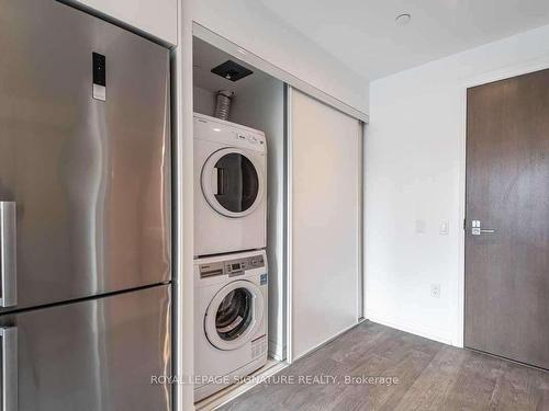 1133-251 Jarvis St, Toronto, ON - Indoor Photo Showing Laundry Room