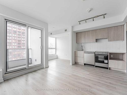 2106-395 Bloor St E, Toronto, ON - Indoor Photo Showing Kitchen