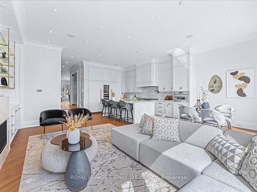 505 Soudan Ave, Toronto, ON - Indoor Photo Showing Living Room