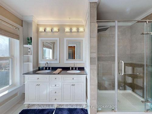 1097 Ferrier Ave, Innisfil, ON - Indoor Photo Showing Bathroom