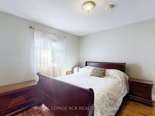 1097 Ferrier Ave, Innisfil, ON - Indoor Photo Showing Bedroom