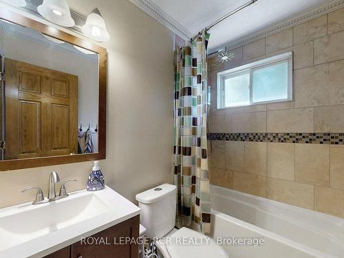 1097 Ferrier Ave, Innisfil, ON - Indoor Photo Showing Bathroom