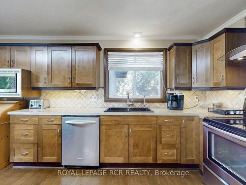 1097 Ferrier Ave, Innisfil, ON - Indoor Photo Showing Kitchen With Double Sink