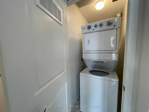 1602-4675 Metcalfe Ave, Mississauga, ON - Indoor Photo Showing Laundry Room