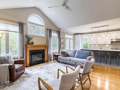 6477 Rivergate Pl, Mississauga, ON - Indoor Photo Showing Living Room With Fireplace