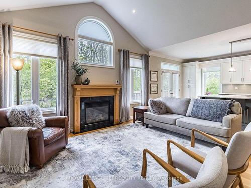 6477 Rivergate Pl, Mississauga, ON - Indoor Photo Showing Living Room With Fireplace