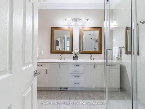 6477 Rivergate Pl, Mississauga, ON - Indoor Photo Showing Bathroom