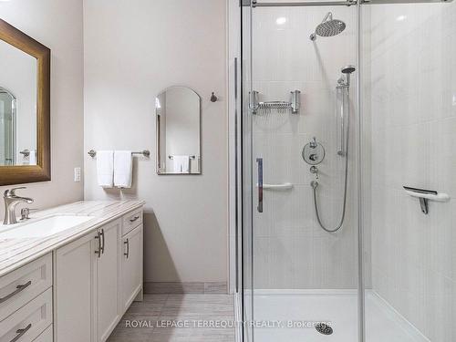 6477 Rivergate Pl, Mississauga, ON - Indoor Photo Showing Bathroom