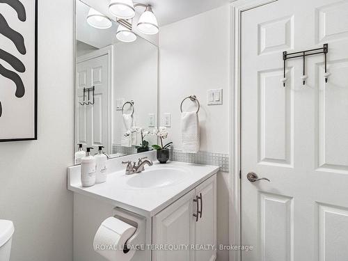 6477 Rivergate Pl, Mississauga, ON - Indoor Photo Showing Bathroom