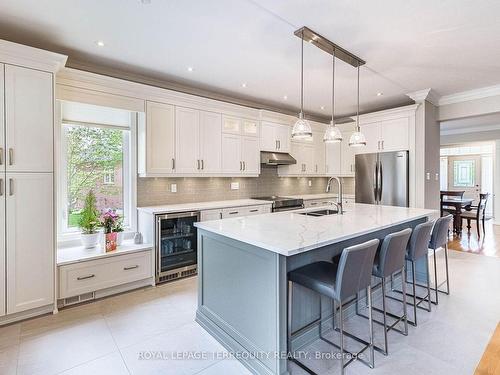 6477 Rivergate Pl, Mississauga, ON - Indoor Photo Showing Kitchen With Upgraded Kitchen