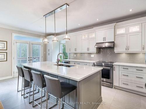 6477 Rivergate Pl, Mississauga, ON - Indoor Photo Showing Kitchen With Double Sink With Upgraded Kitchen