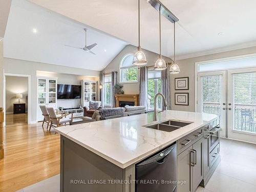 6477 Rivergate Pl, Mississauga, ON - Indoor Photo Showing Kitchen With Double Sink