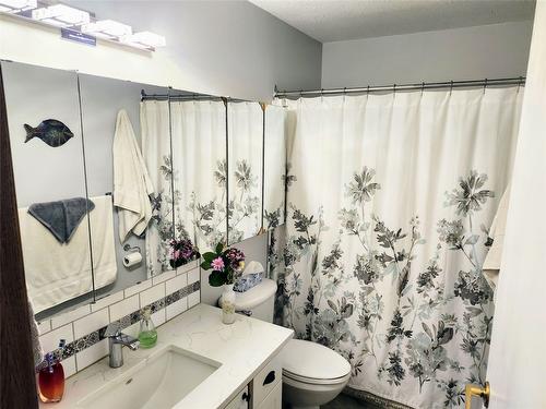 2-6462 Park Drive, Oliver, BC - Indoor Photo Showing Bathroom