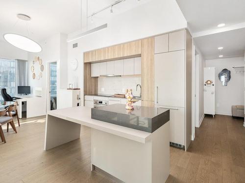 Kitchen - 3804-1188 Rue St-Antoine O., Montréal (Ville-Marie), QC - Indoor Photo Showing Kitchen With Upgraded Kitchen