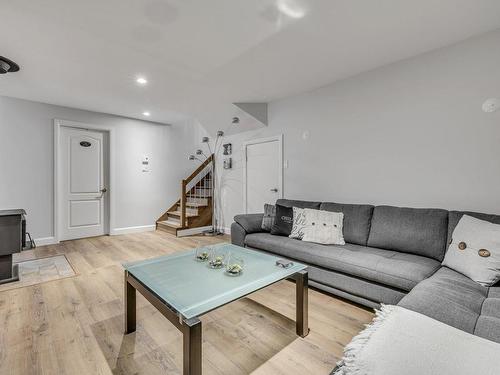 Salle familiale - 52 Ch. De La Brunante, Lac-Beauport, QC - Indoor Photo Showing Living Room