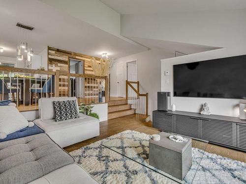 Salon - 52 Ch. De La Brunante, Lac-Beauport, QC - Indoor Photo Showing Living Room