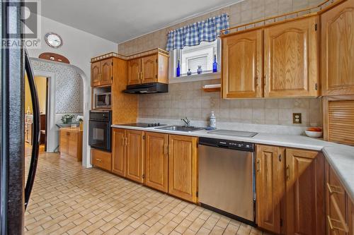 21 Waterford Bridge Road, St.John'S, NL - Indoor Photo Showing Kitchen