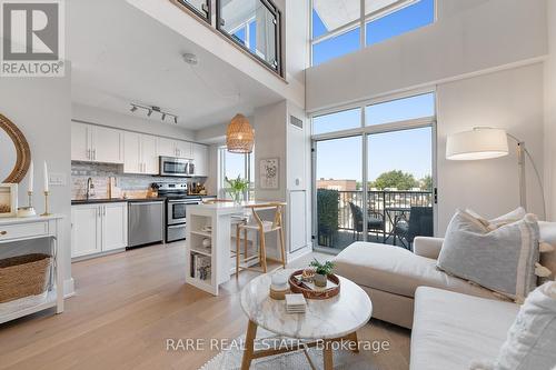 618 - 800 King Street W, Toronto (Niagara), ON - Indoor Photo Showing Living Room