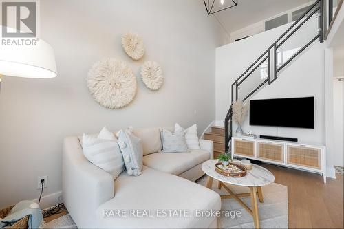 618 - 800 King Street W, Toronto (Niagara), ON - Indoor Photo Showing Living Room