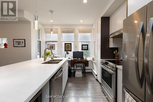 2177 Lakeshore Road, Burlington (Brant), ON - Indoor Photo Showing Kitchen With Double Sink With Upgraded Kitchen