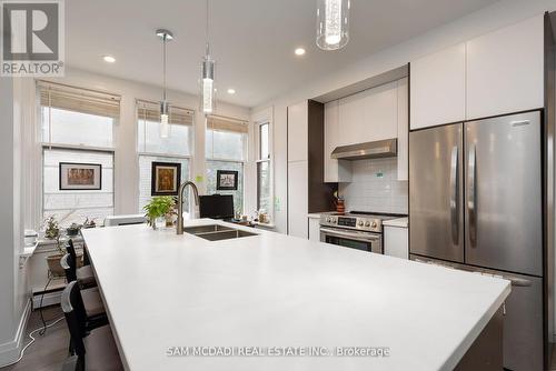 2177 Lakeshore Road, Burlington, ON - Indoor Photo Showing Kitchen With Double Sink With Upgraded Kitchen