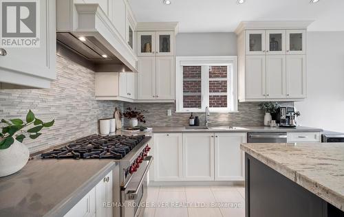 21 Verdi Road, Richmond Hill, ON - Indoor Photo Showing Kitchen