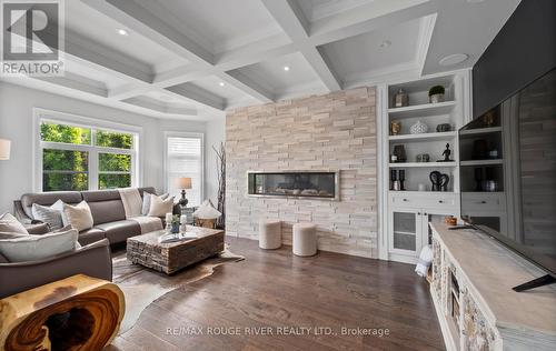 21 Verdi Road, Richmond Hill (Oak Ridges), ON - Indoor Photo Showing Living Room With Fireplace