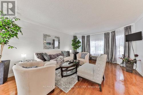 184 Warner Drive, Oakville (Bronte West), ON - Indoor Photo Showing Living Room