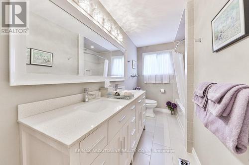 184 Warner Drive, Oakville, ON - Indoor Photo Showing Bathroom